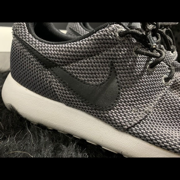 Nike Roches - Picture 2 of 5
